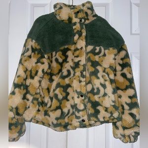 Thread & Supply Camo Women’s Multicolored  Camouflage Wubby Jacket Size Small